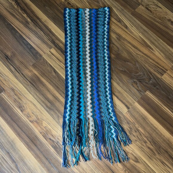 Woven Lightweight Chevron Scarf Frayed Fringe Ends - Picture 3 of 7